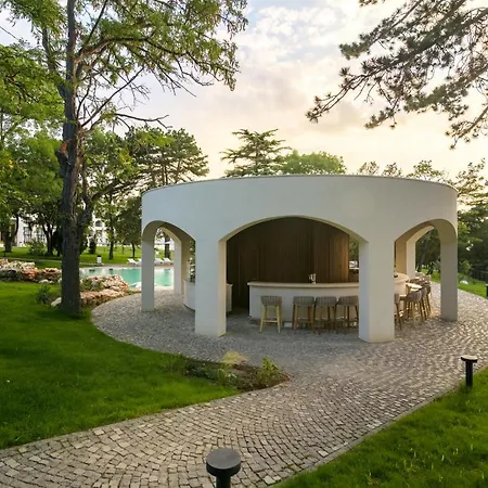 Ensana Aquahouse Хотел