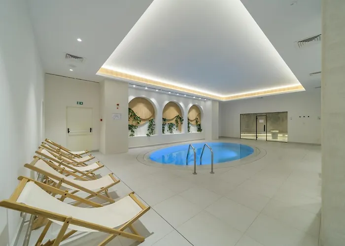 Ensana Aquahouse Otel