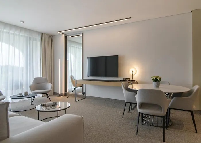 Ensana Aquahouse Otel